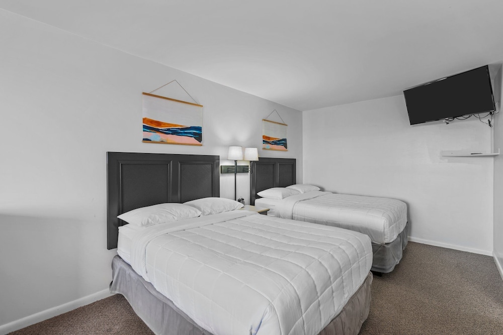 Room, 2 Queen Beds, Kitchen photo 3