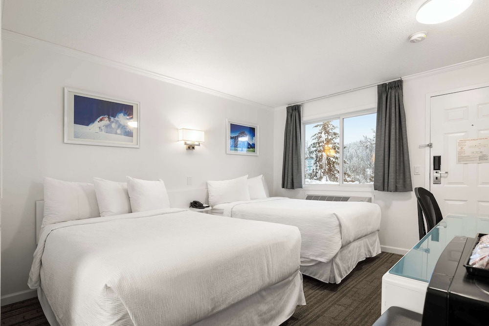 Standard Room, 2 Double Beds, Non Smoking, Refrigerator - Photo 3