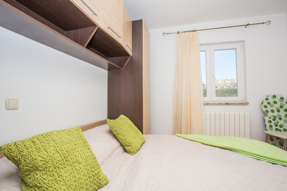 Apartment, Multiple Beds