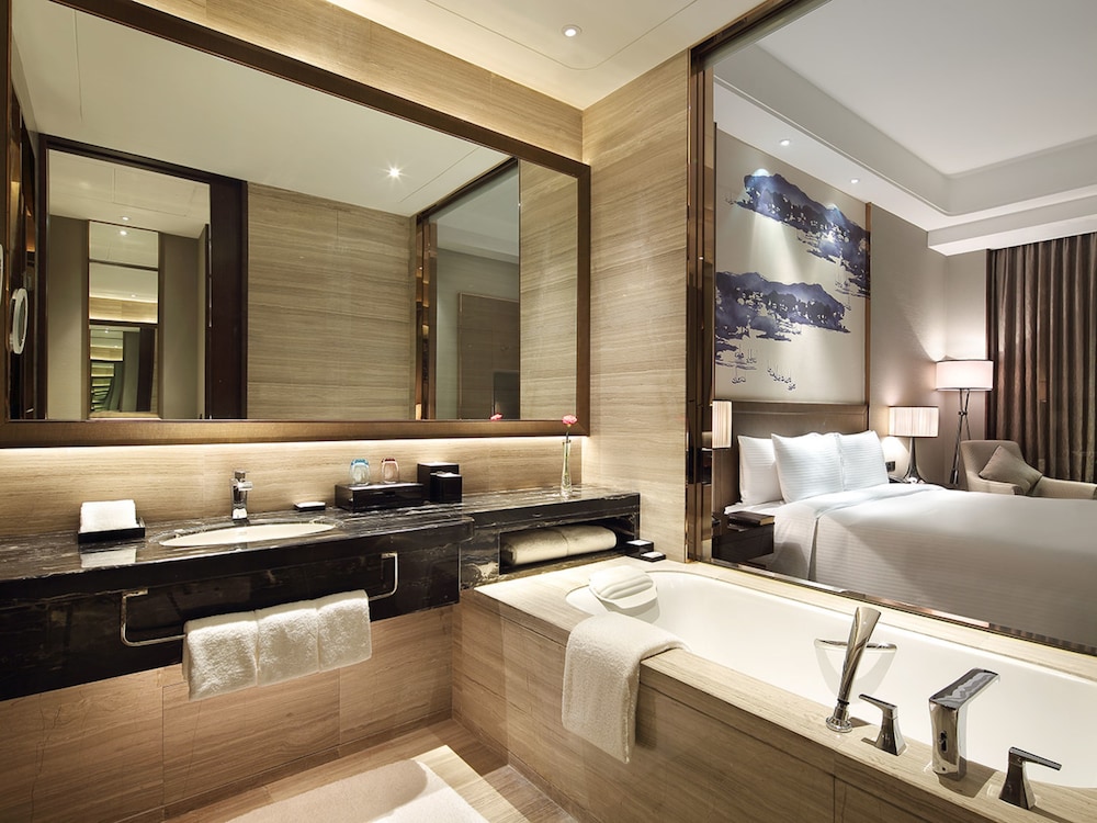 Grand Deluxe King Room photo 2