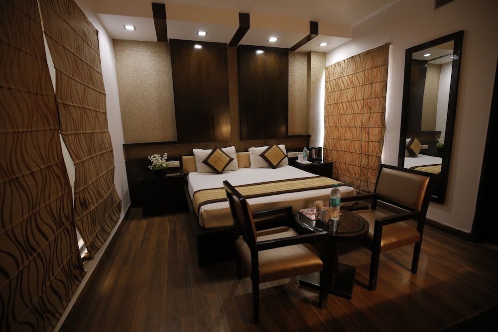 Premium Room, 1 King Bed - Photo 10