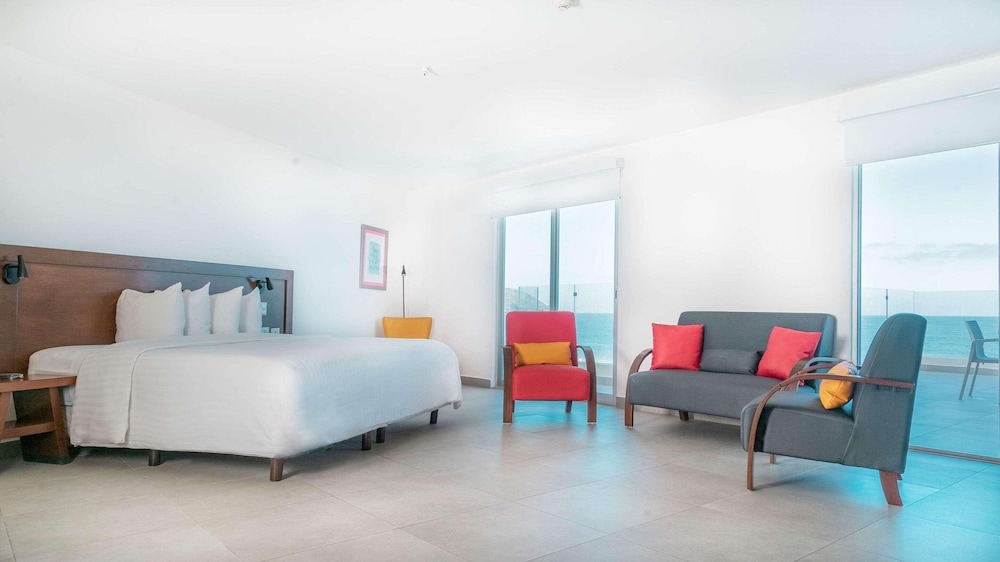 Suite, 1 King Bed, Non Smoking