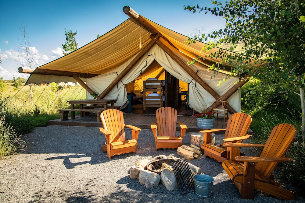 Grand Tent (6-Person Family) photo 3