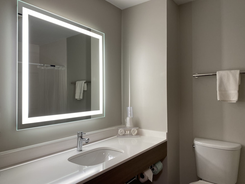 Suite, 2 Queen Beds - Photo 16