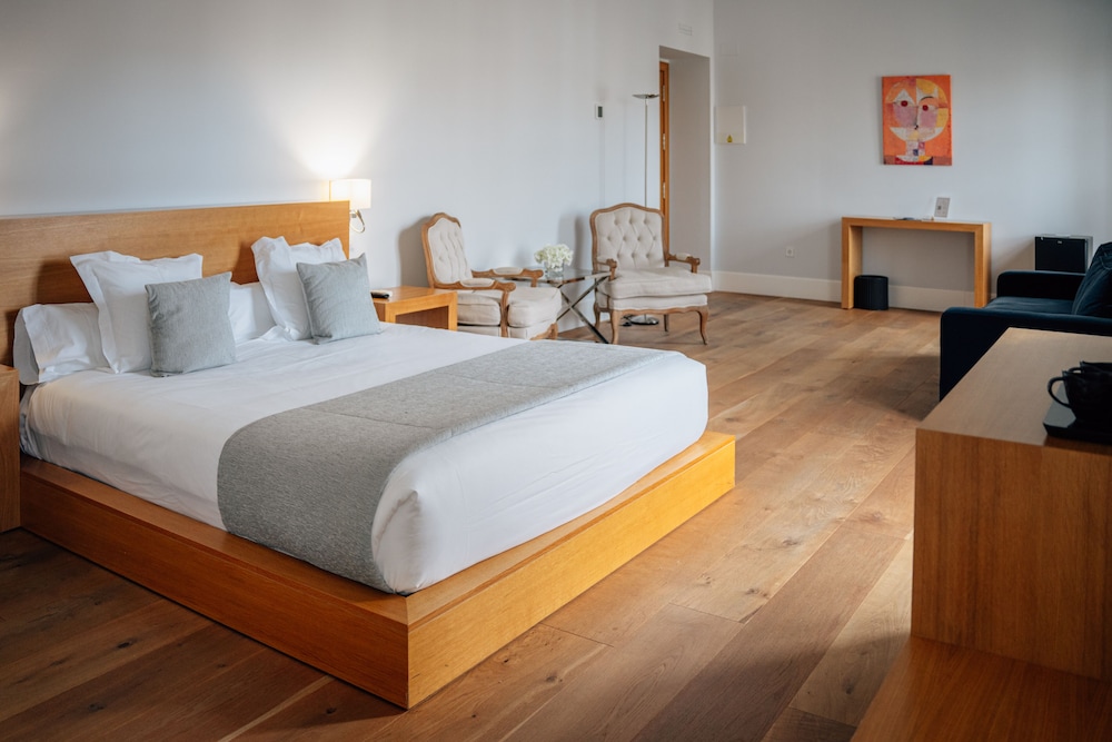 Deluxe Studio Suite - Photo 28