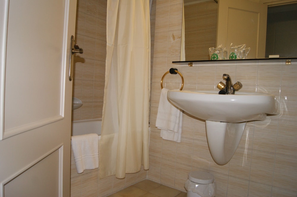 Standard Triple Room, 3 Twin Beds, Private Bathroom, Mountain View photo 3