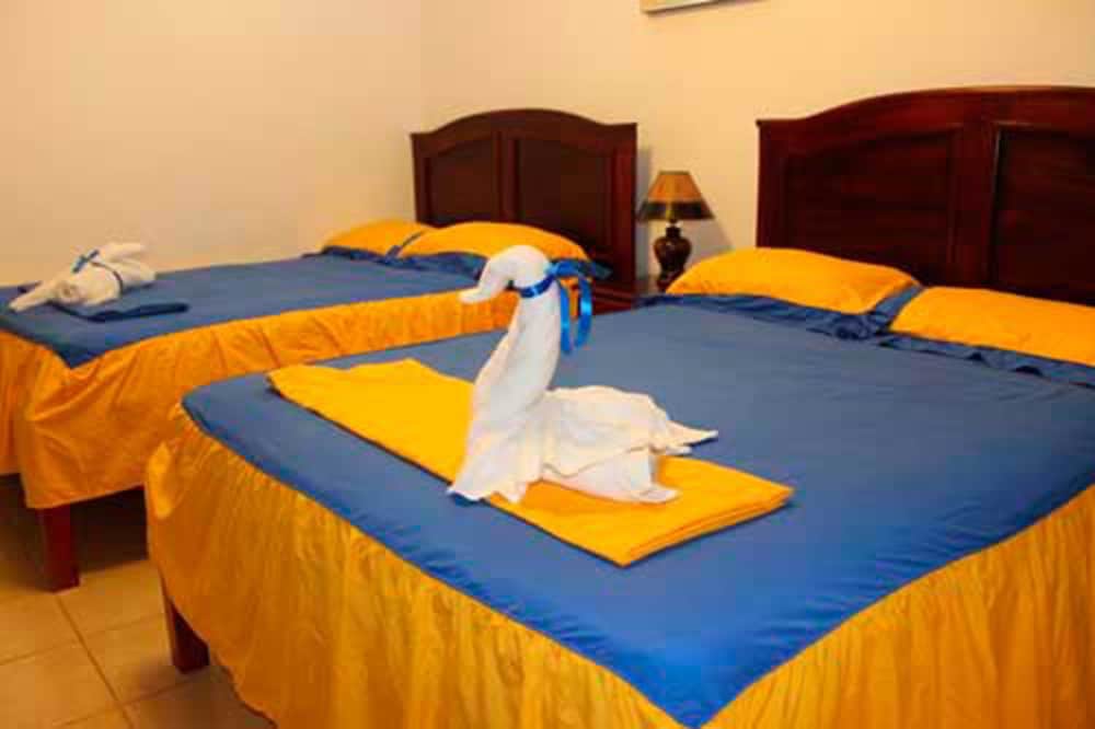 Family Room, Multiple Beds, Non Smoking
