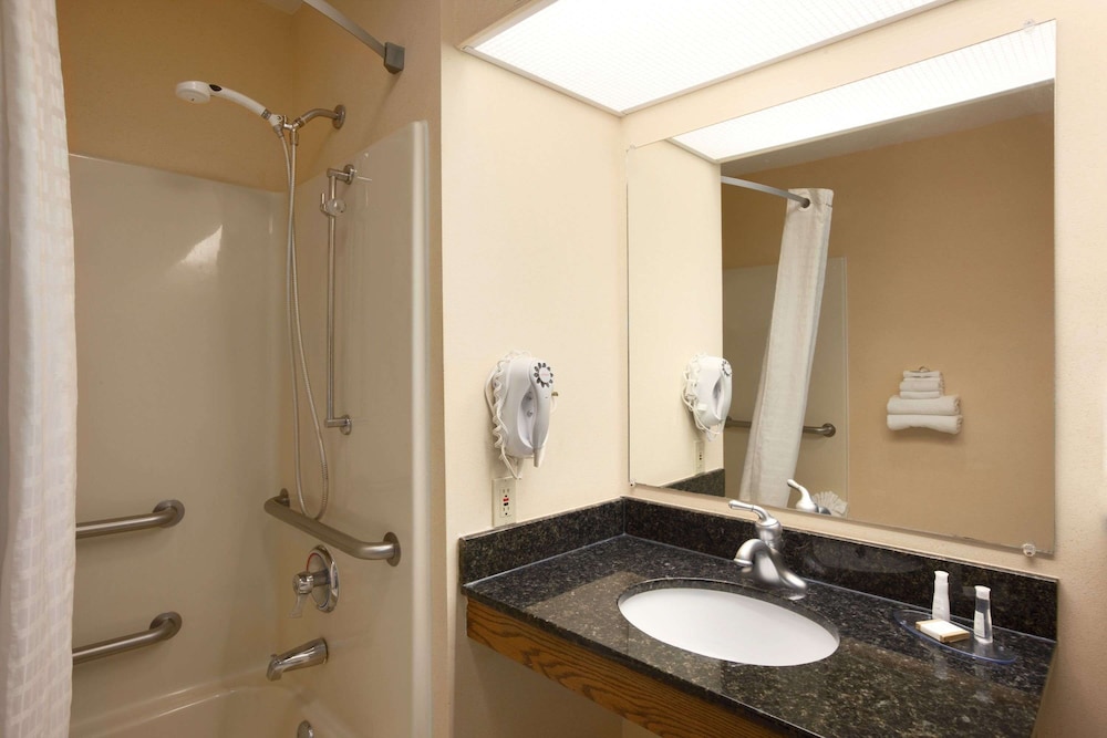 Room, Accessible - Photo 3