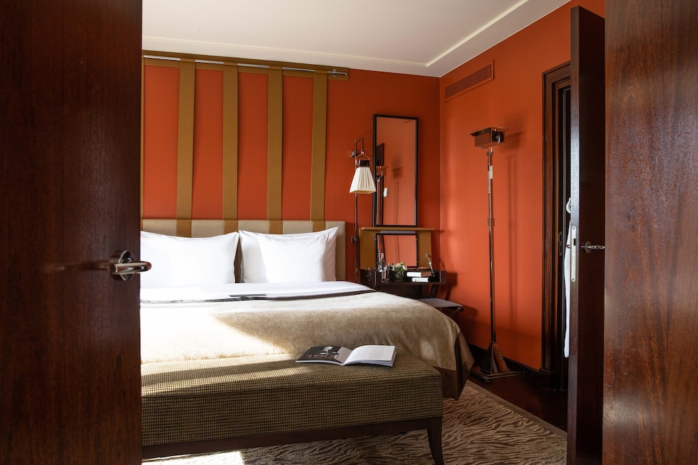 Suite, 1 King Bed (Lake) - Photo 9