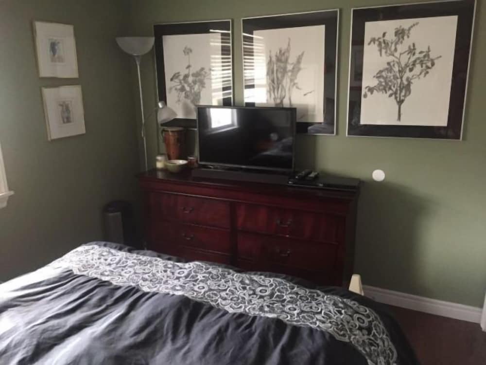 Cottage, 2 Bedrooms, Hot Tub (RV on-site with additional beds) photo 3