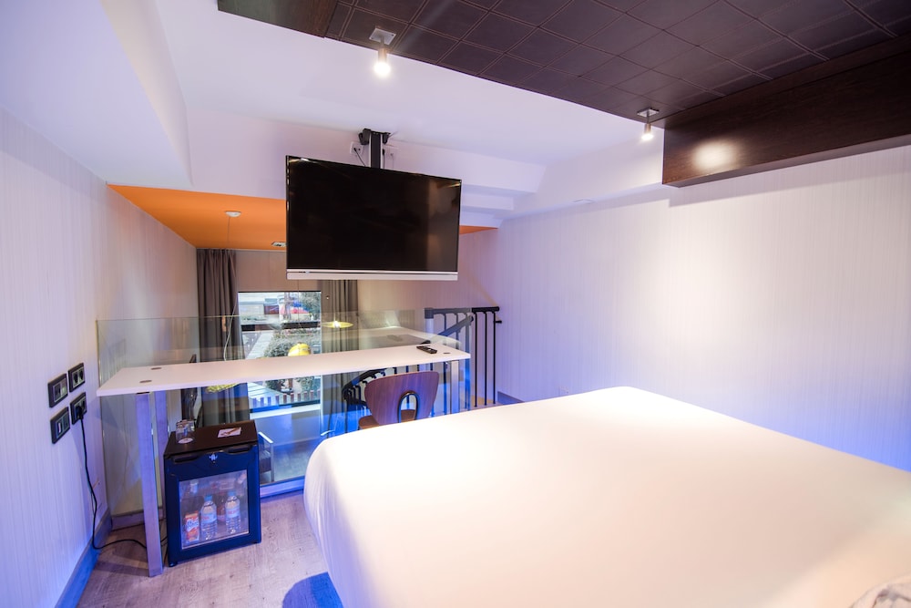 Duplex - Photo 2