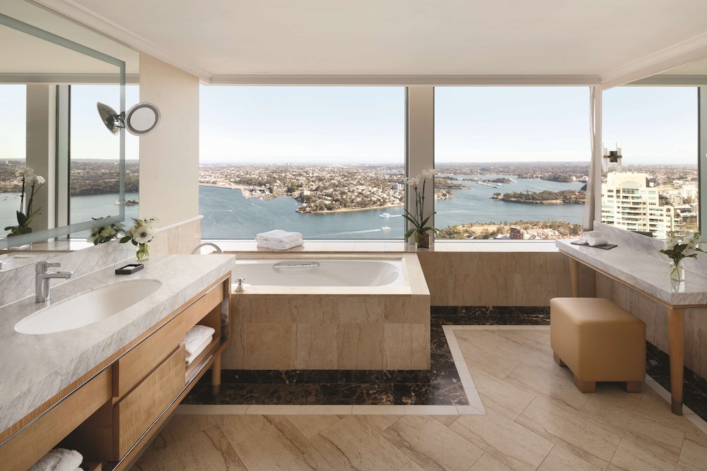 Horizon, Sydney Harbour Suite, 1 King Bed, Lounge Access, Harbor View High Floor thumbnail 5
