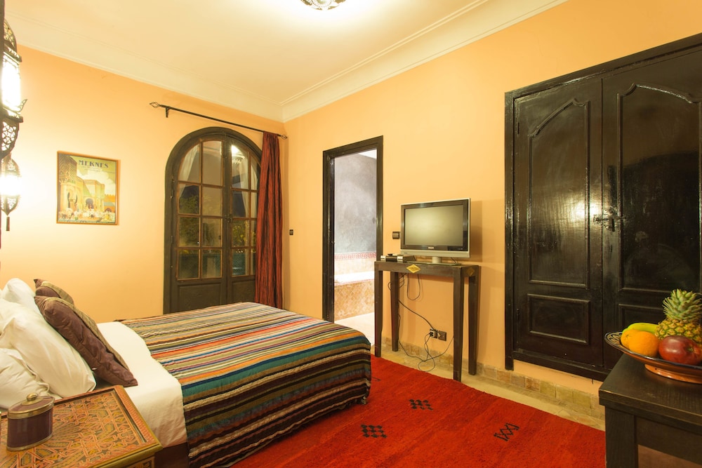 Family Room, 2 Bedrooms, 2 Bathrooms photo 3