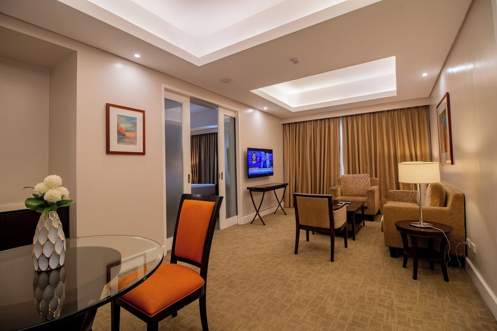Executive Suite - Photo 10