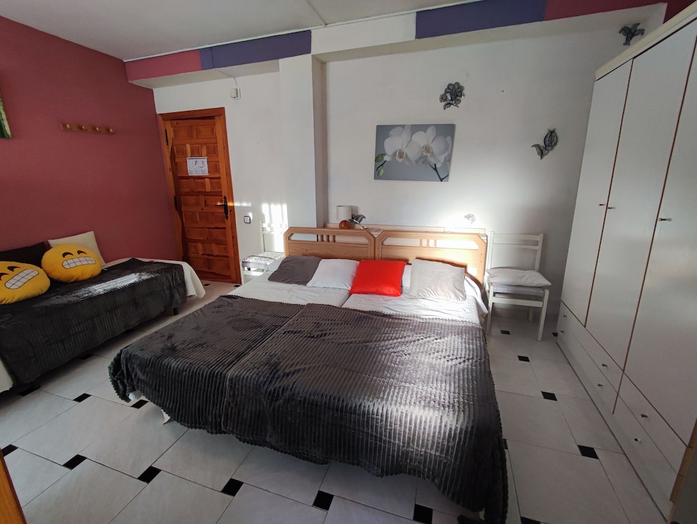 Room (5 pax) photo 3