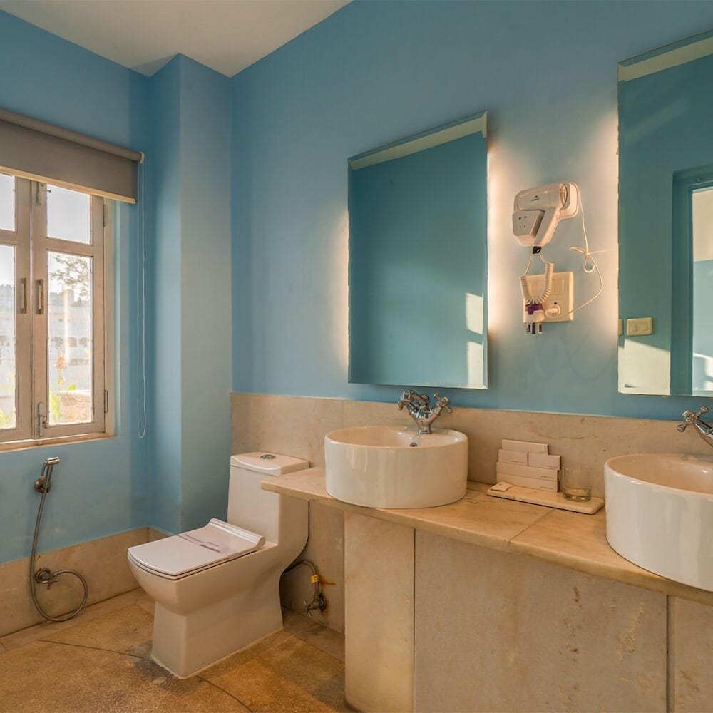 Superior Room with Balcony - Photo 6