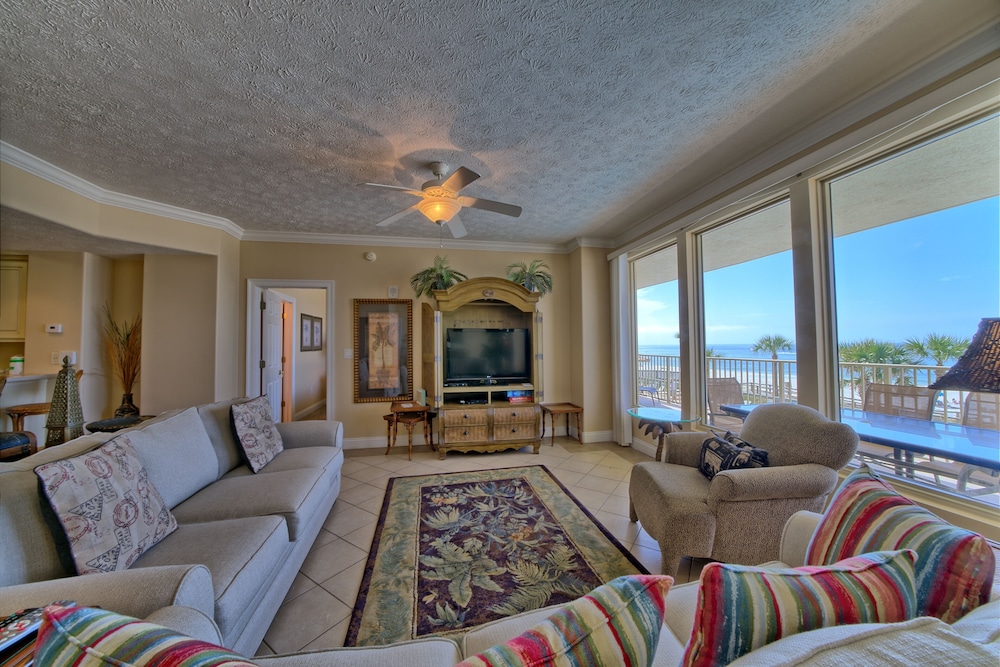 Condo, 2 Bedrooms
