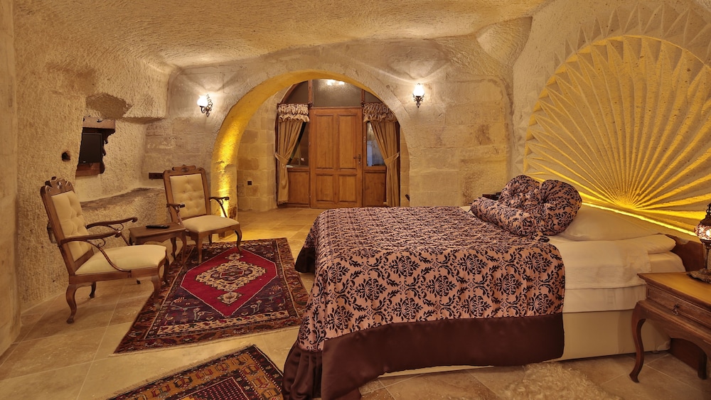 Superior Cave Suite