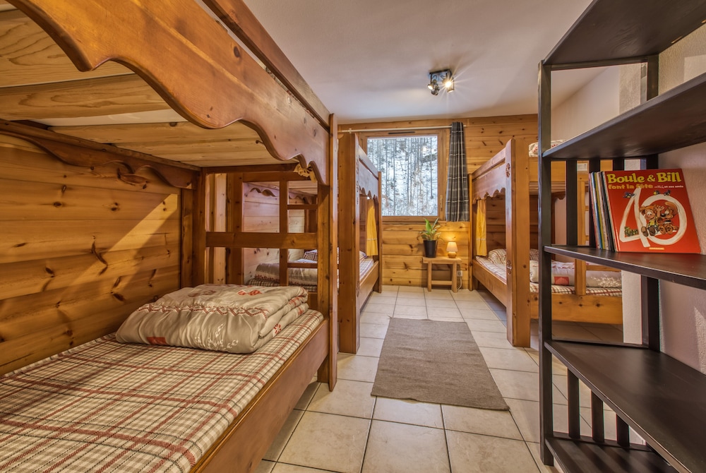 Classic Shared Dormitory, Ensuite, Mountain View (Argousier)