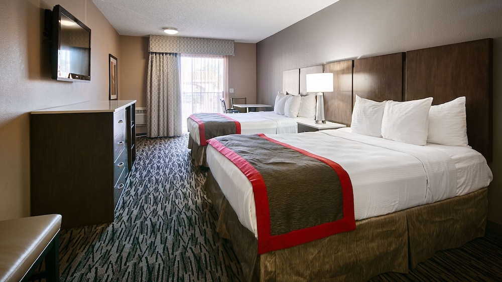 Suite, 2 Queen Beds, Non Smoking, Refrigerator & Microwave - Photo 1