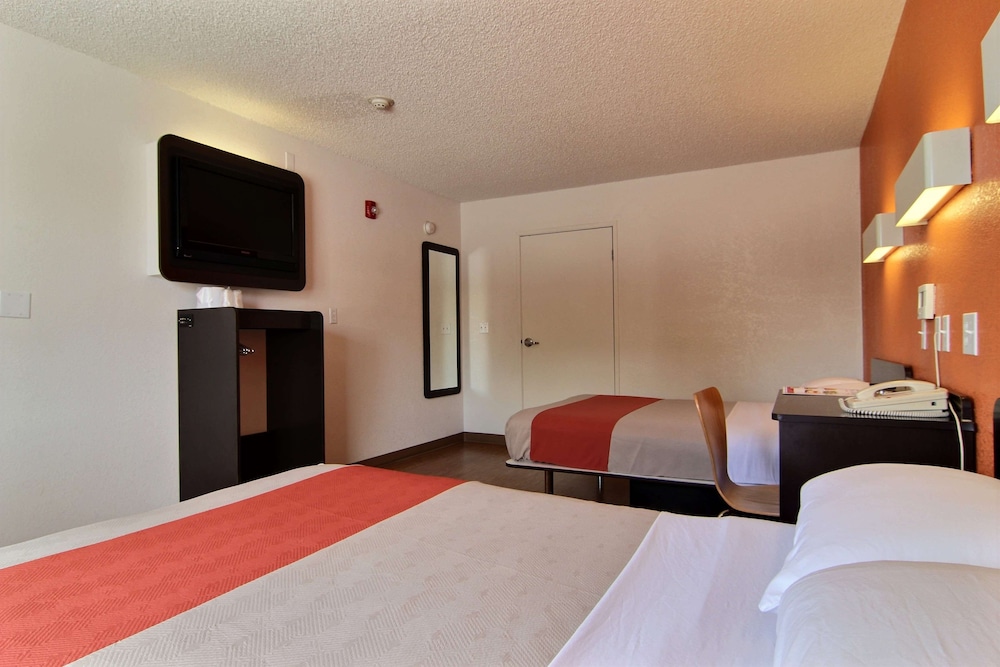 Standard Room, 2 Double Beds, Accessible, Non Smoking photo 2