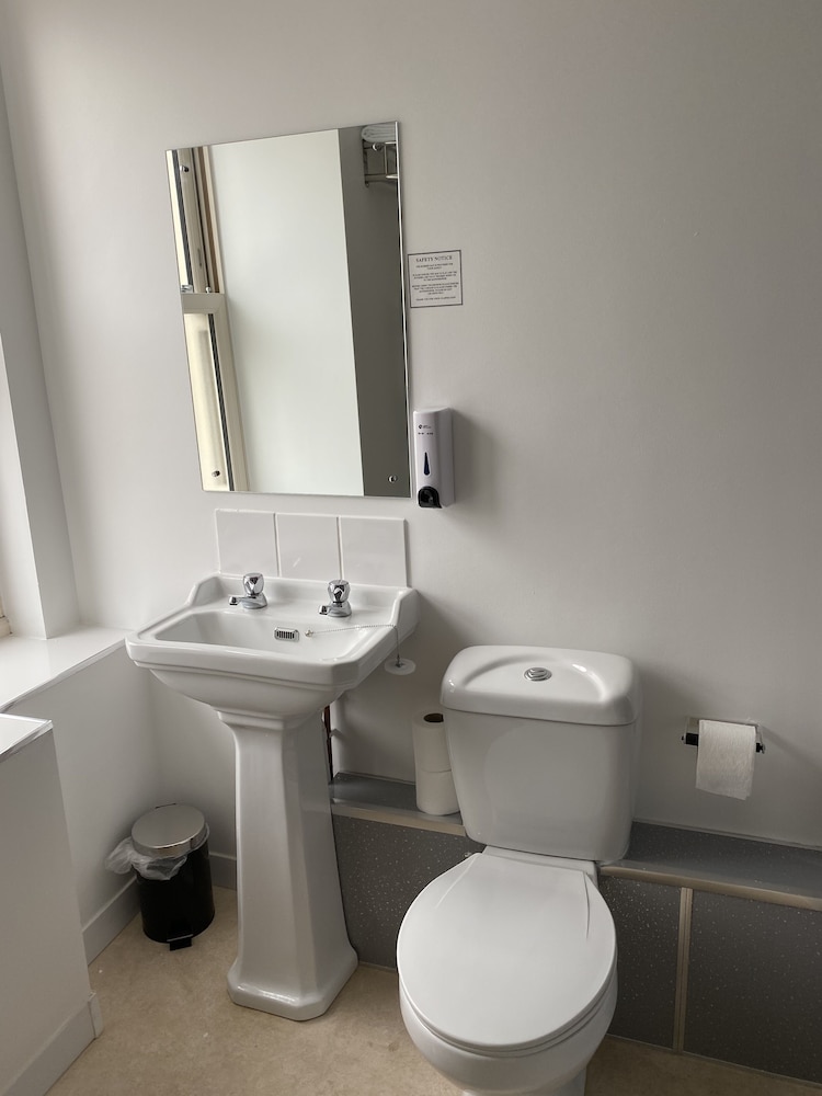 Twin Room - Photo 6