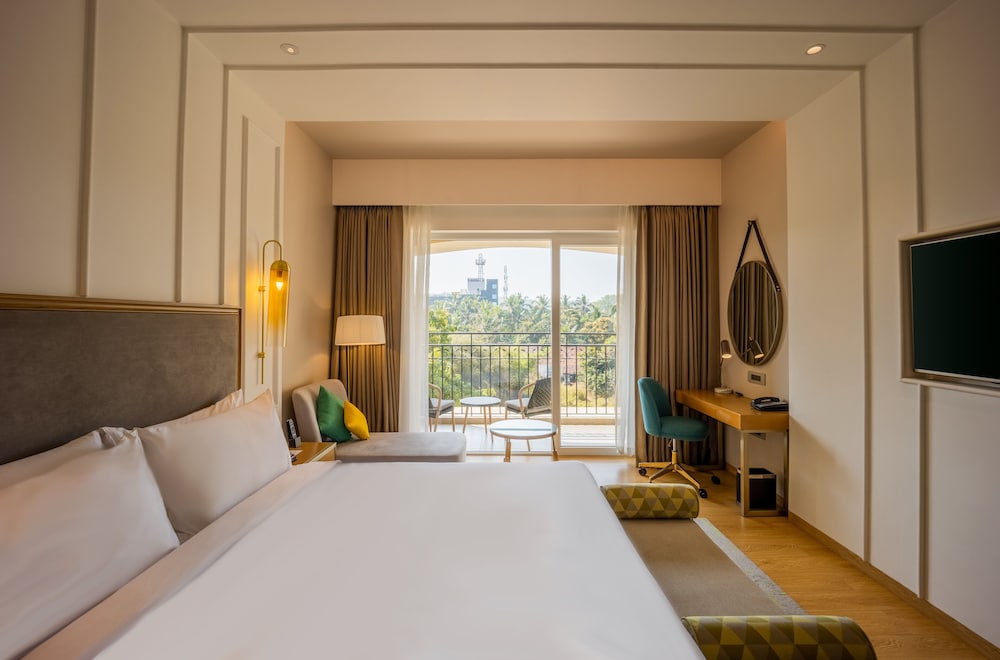 Standard Room, 1 King Bed, Accessible - Photo 6