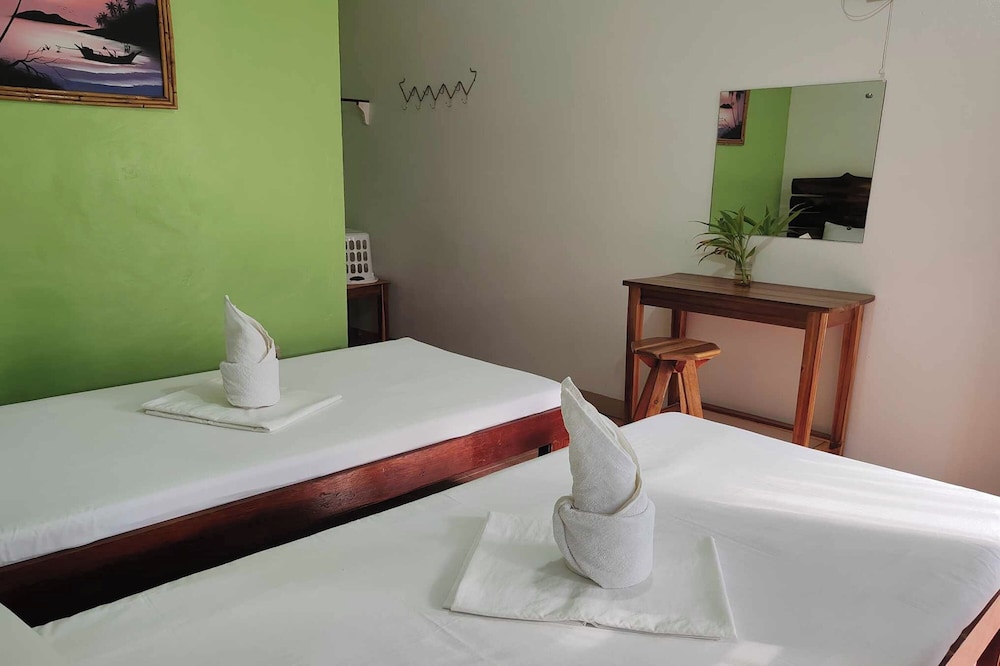 Standard Twin Room - Photo 6