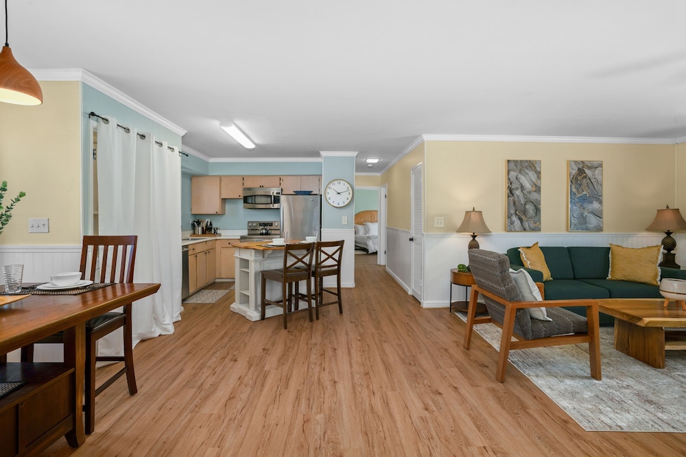 Condo, 2 Bedrooms