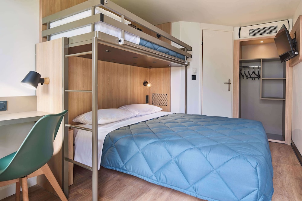 Standard Room, Multiple Beds - Photo 1
