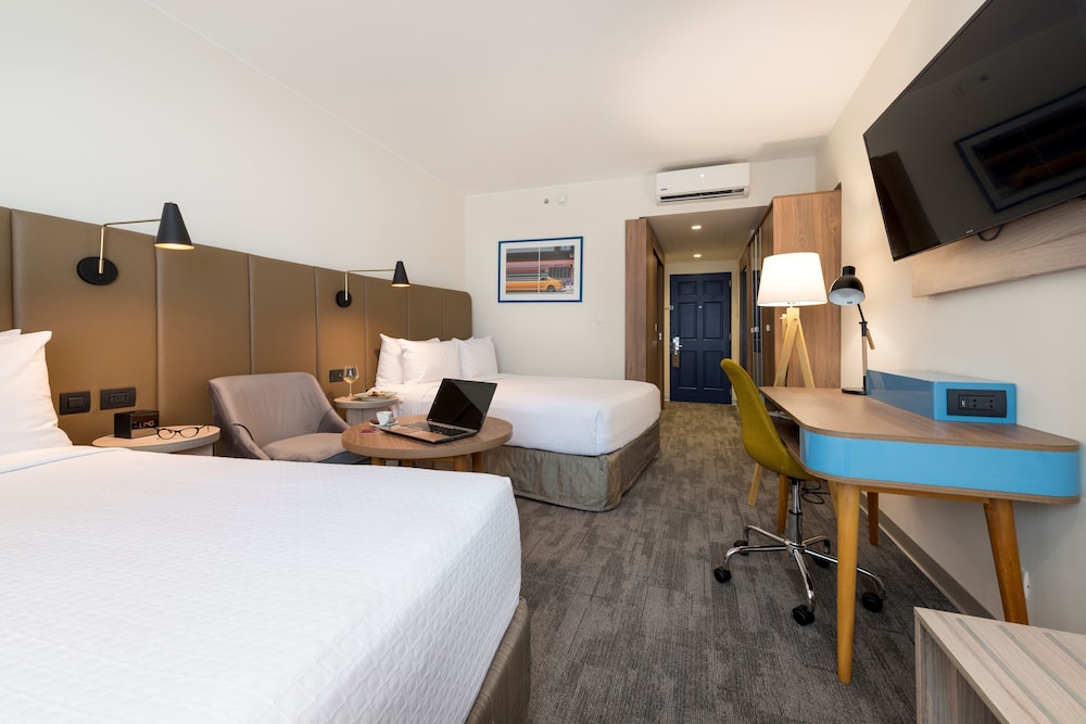 Room, 2 Queen Beds, City View - Photo 1