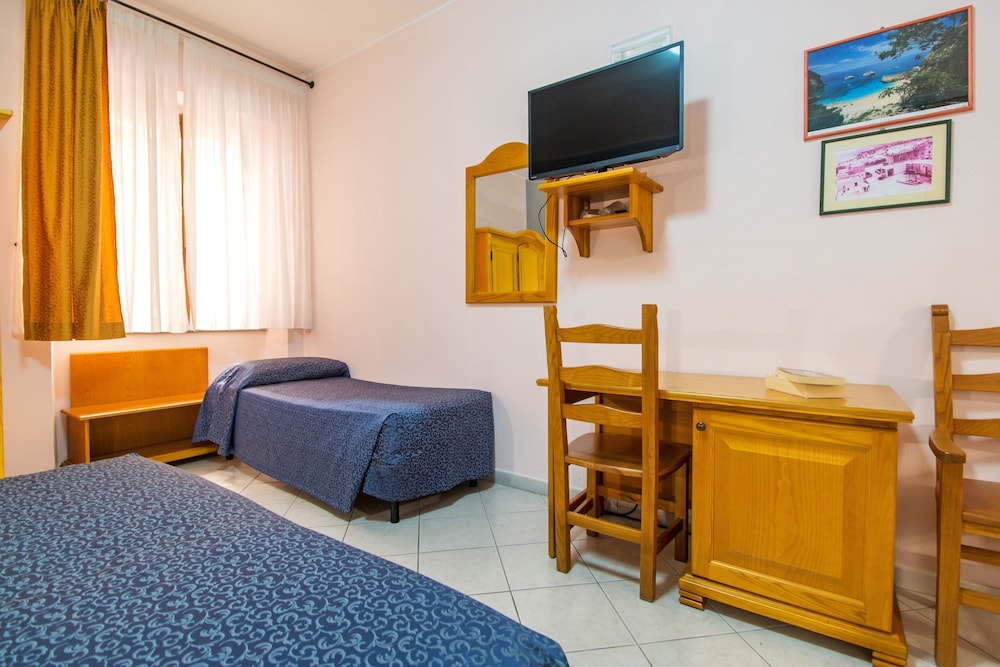 Quadruple Room - Photo 6