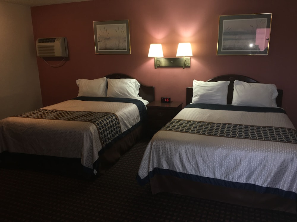 Standard Room, 2 Queen Beds, Non Smoking - Photo 4