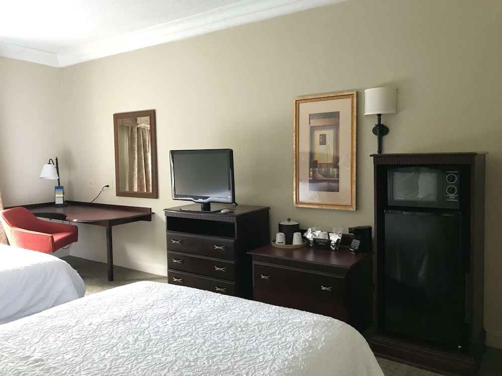 Two queen beds non smoking - Photo 2