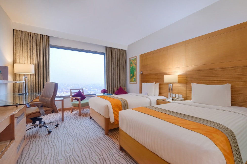 Club Room, 2 Twin Beds - Photo 5