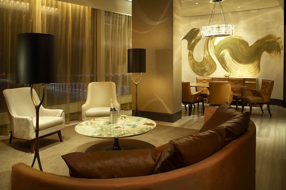 Grand Deluxe Suite photo 1