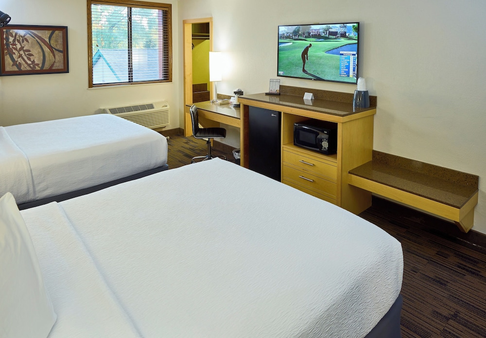 Premium Room, 2 Queen Beds, Non Smoking - Photo 1