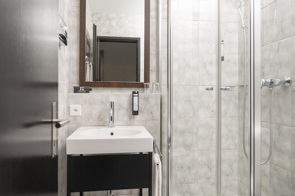 Superior Double Room, 1 King Bed, Non Smoking, City View photo 3