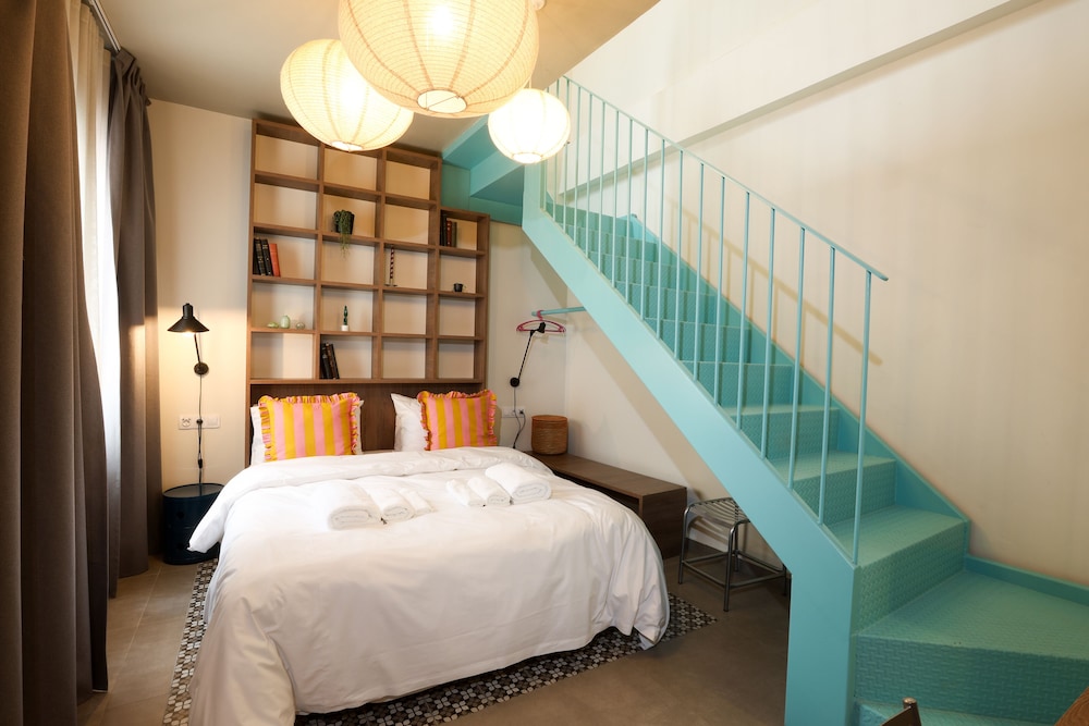 Urban Loft Suite with Rooftop Terrace photo 1
