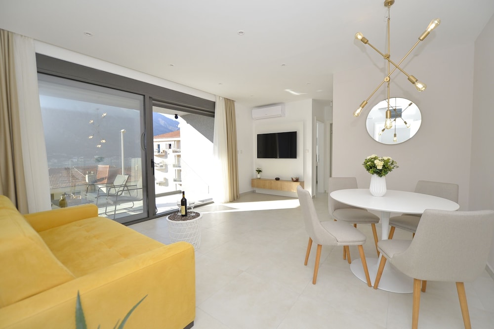 Deluxe Apartment, 1 Queen Bed with Sofa bed, Balcony, Bay View photo 1