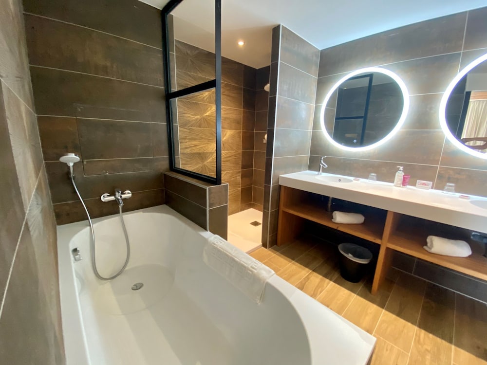 Luxury Suite, 1 King Bed photo 2
