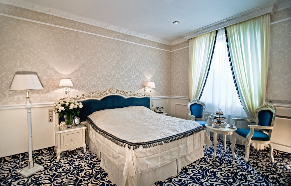 Superior Double or Twin Room photo 3