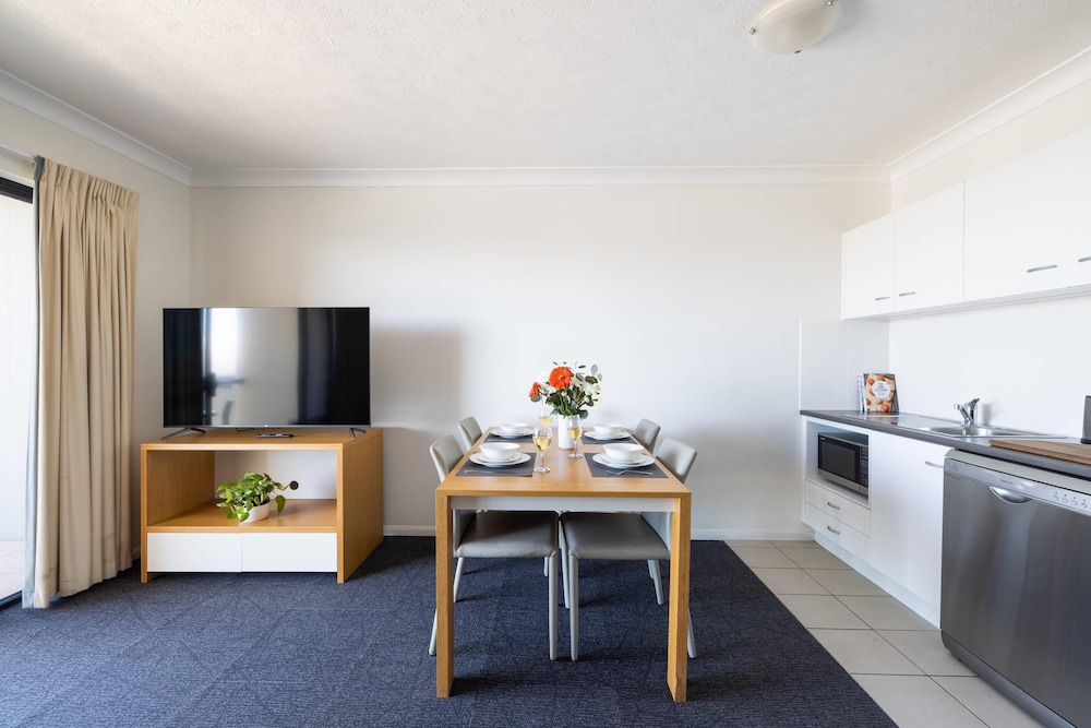 Suite, 1 King Bed, Non Smoking (Efficiency)