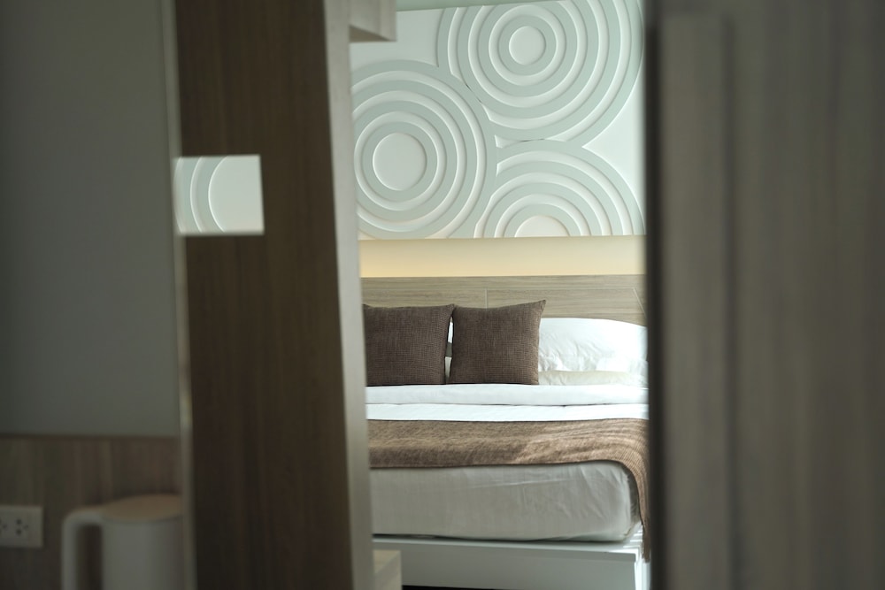 Deluxe Room, 1 Double Bed, Non Smoking, City View - Photo 24