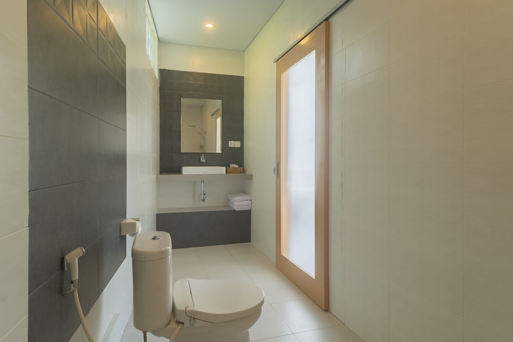 Suite - Photo 25