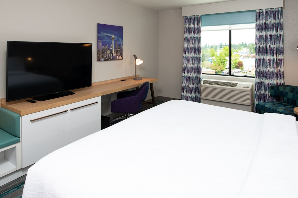 Standard Room, 1 King Bed, Accessible (Hearing) - Photo 4