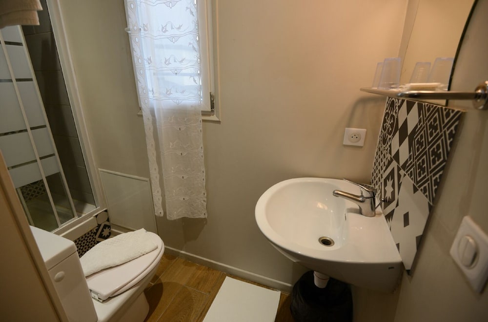 Basic Twin Room photo 3