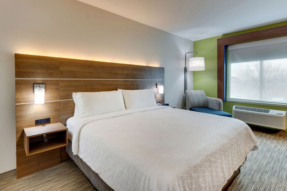 Standard Room, 1 King Bed, Accessible (Communications, Accessible Tub) - Photo 2