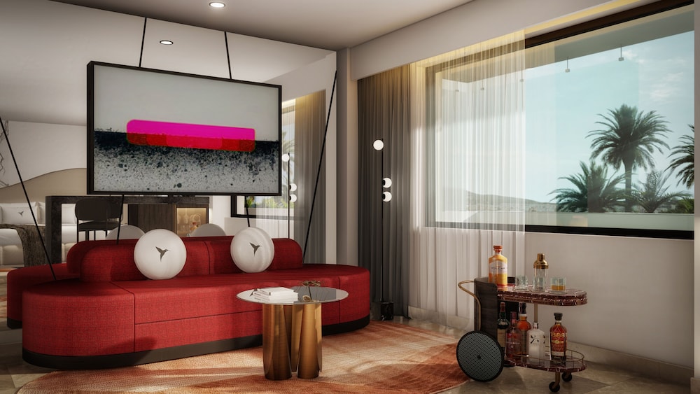Anything Can Happen Suite - Entrance to Ushuaia Club Included - Photo 2