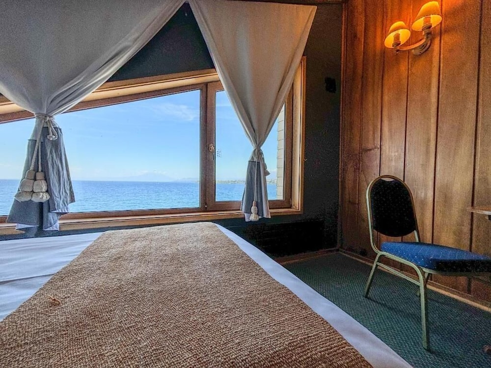Family Duplex, Multiple Beds, Lake View photo 3